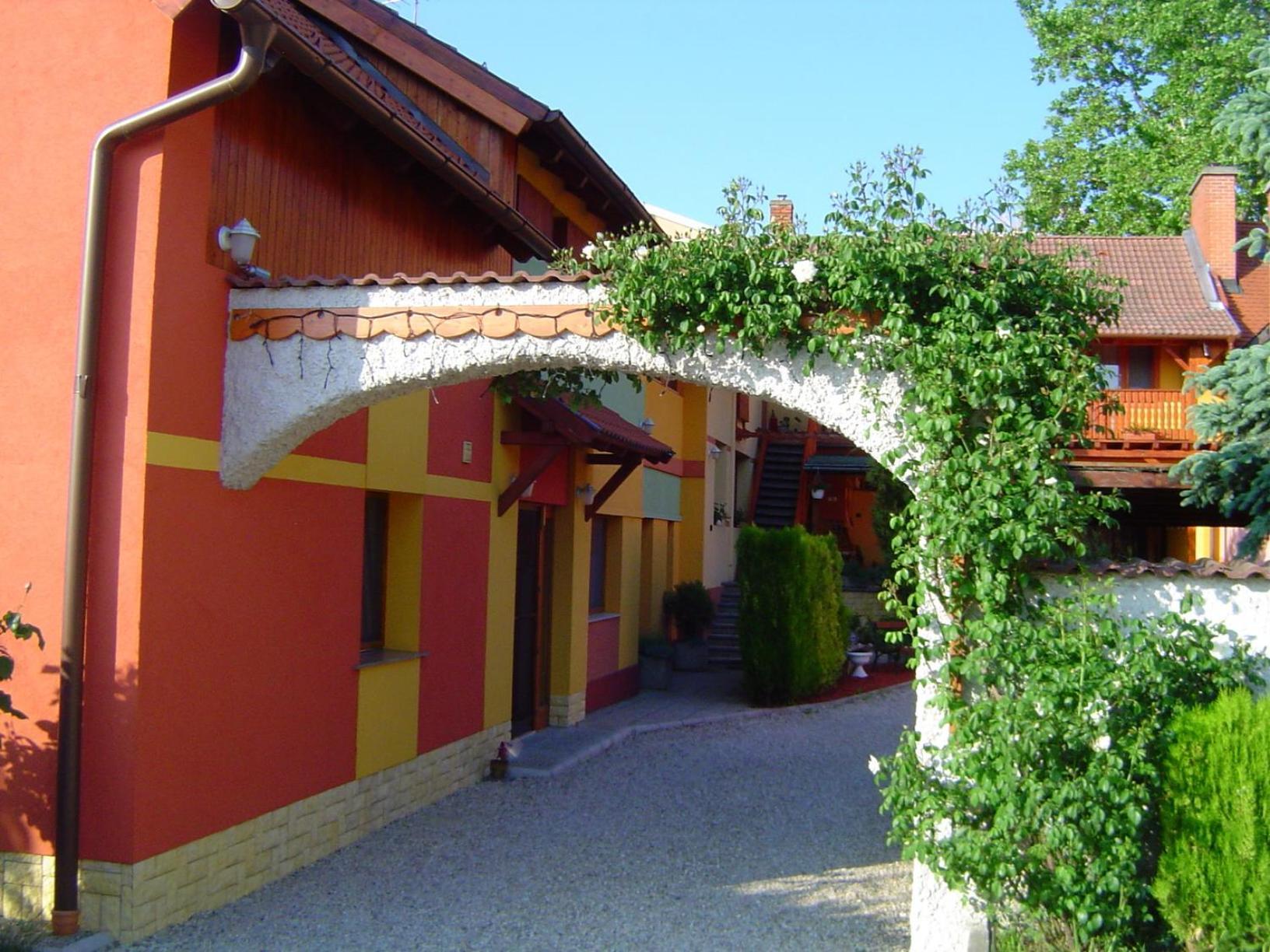 Lunczer Vendeghaz Hotel Mosonmagyarovar Exterior photo